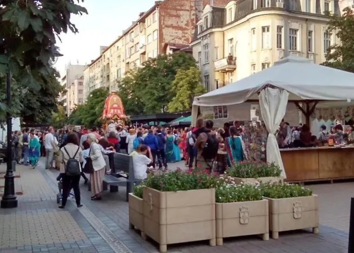 Apartment Center 2 *